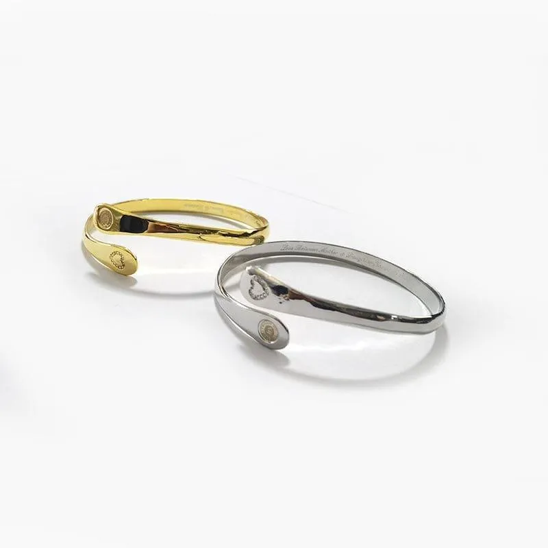 Mother Daughter Bracelets- Engraved Love Between Mother and Daughter Knows No Distance Bracelet for Women